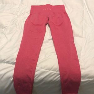 NVGTN HOT PINK SEAMLESS LEGGINGS XS